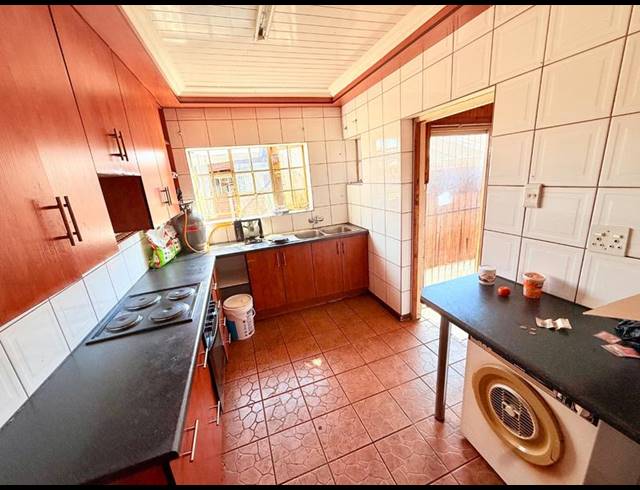 3 BEDROOM HOUSE FOR SALE IN VANDERBIJLPARK CW 5